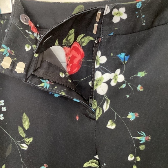 Women’s Pretty Black Floral Print Pants Size 6 - Picture 6 of 6
